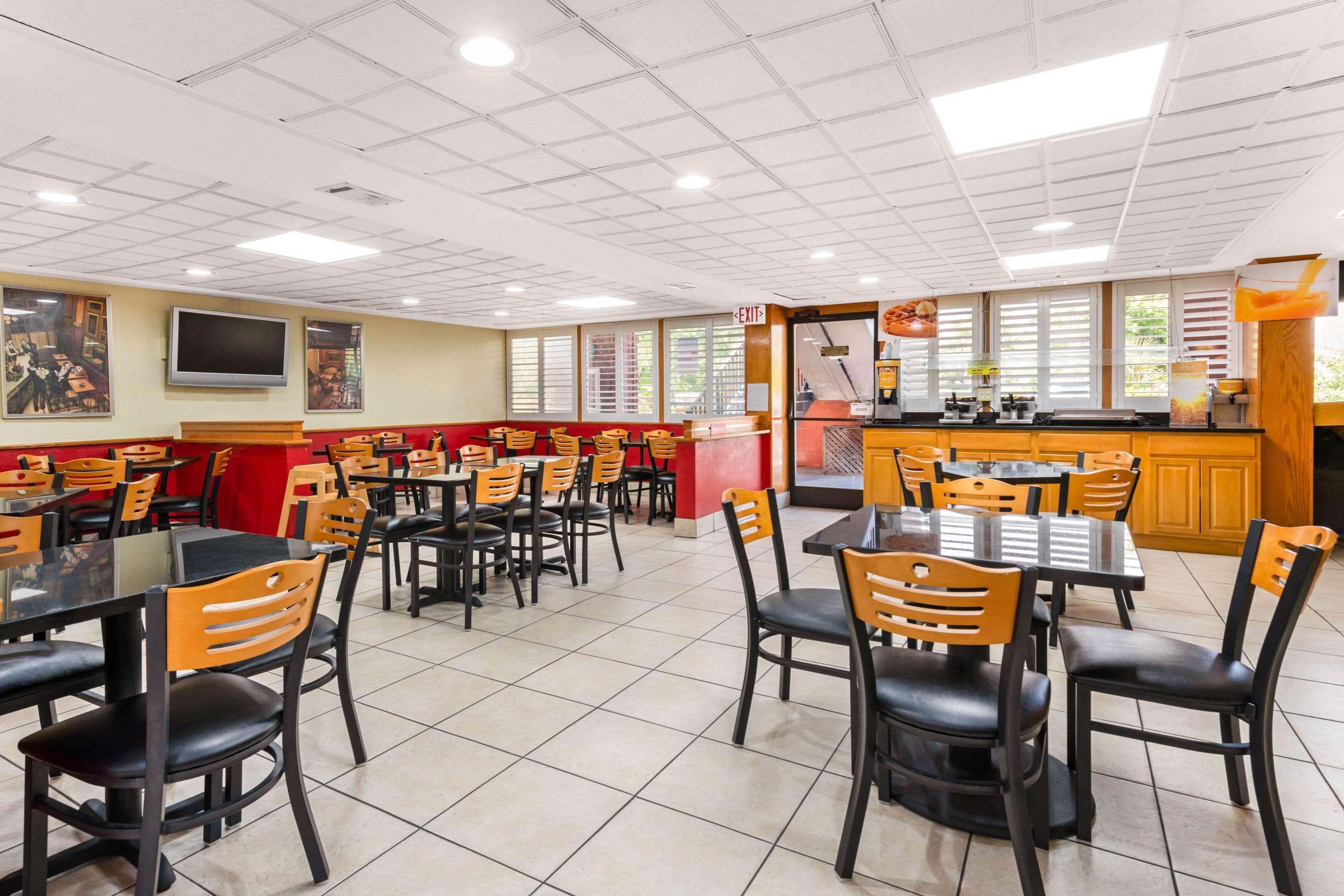 Quality Inn & Suites Orlando Airport Luaran gambar